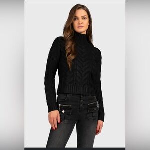 GUESS
DIANE black knitted sweater
size XL  100% cotton